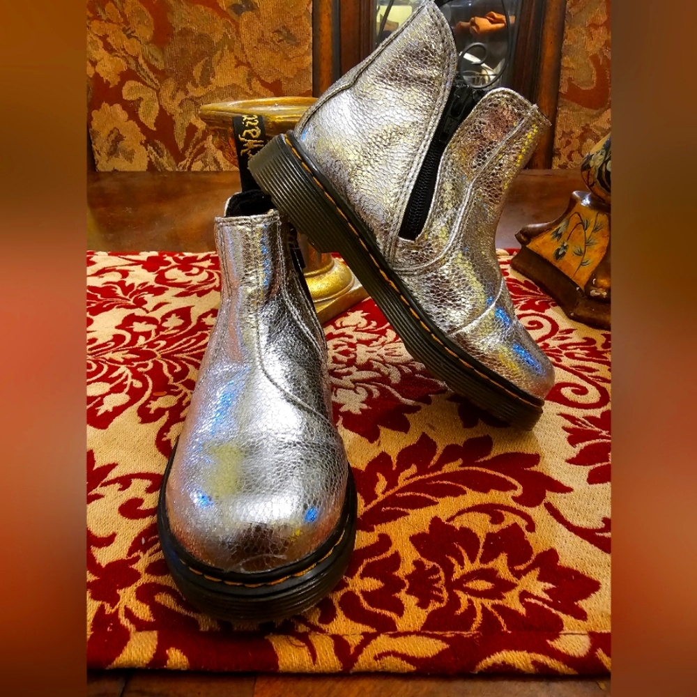 DR. MARTENS KIDS BOOTS